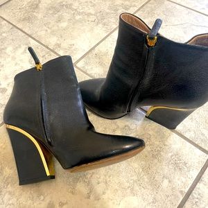 CHLOÉ BECKIE Black w/ Gold Trim Leather Almond-Toe Wedge Boots, Size: 10| IT 40